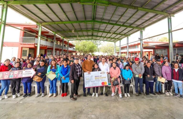 Llevó Alcalde de Reynosa Becas Rita Cetina a la Secundaria 45