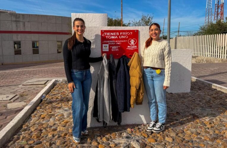 Instalan DIF-Reynosa y Voluntariado, percheros comunitarios en apoyo a personas vulnerables