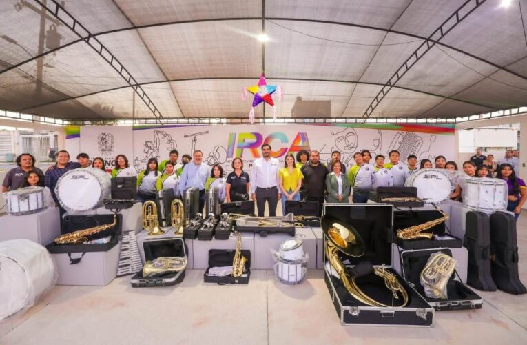 Entregó Carlos Peña Ortiz instrumentos musicales a alumnos del IRCA