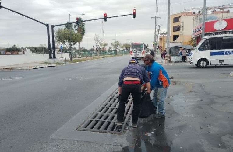 Realizaron cuadrillas municipales mantenimiento de pluviales en Reynosa