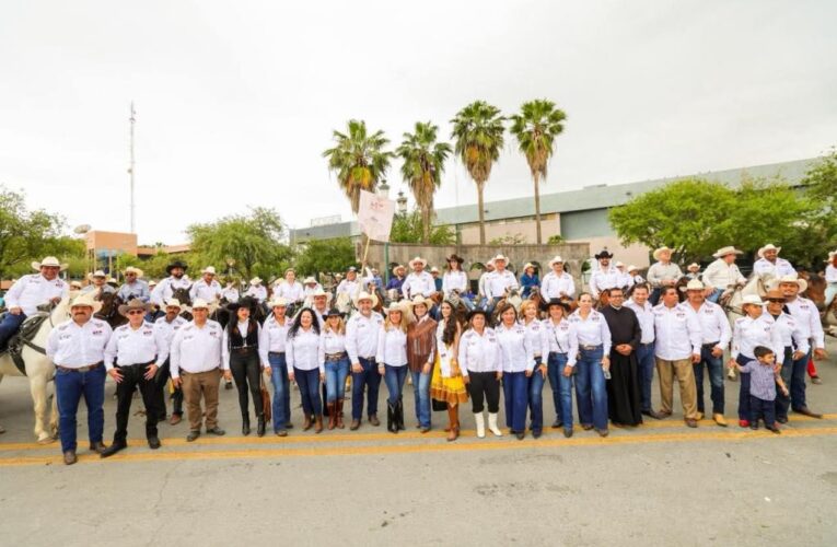 Celebró Carlos Peña Ortiz la Tradicional Cabalgata 2026 con jinetes de la región