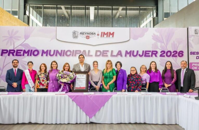 Entregó Carlos Peña Ortiz el Premio Municipal de la Mujer 2026 a la Sra. Sonia Maide Faz de Garza Cantú