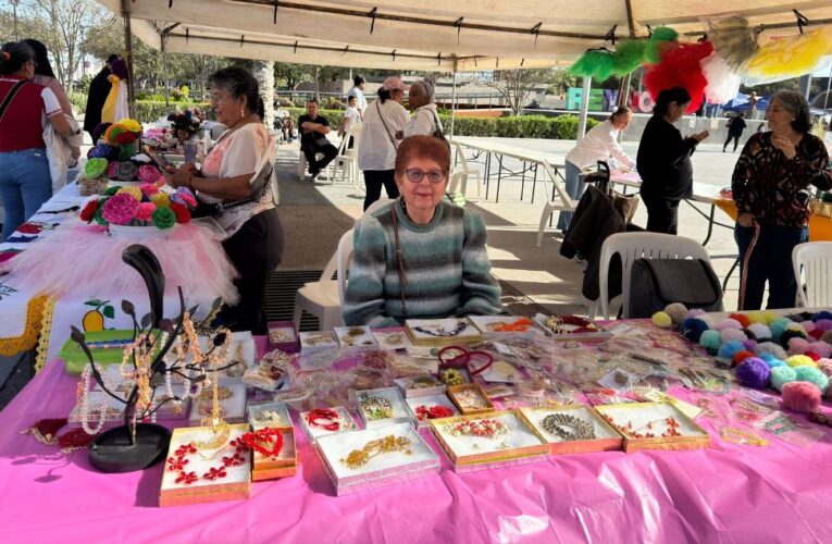 Promueve DIF-Reynosa participación de adultos mayores con venta de manualidades