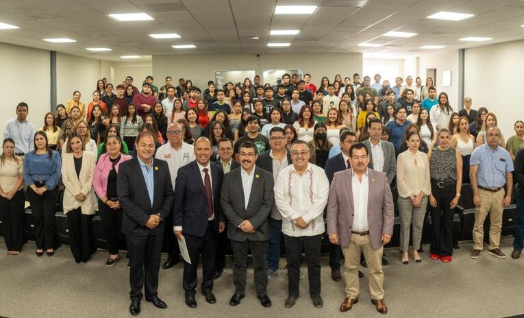 Exponen en la UAT Conferencia “Voto Migrante, Elecciones 2027”.