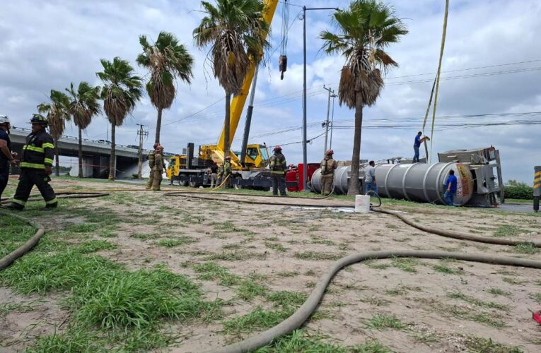 Atiende Protección Civil y Bomberos emergencia en bulevar Hidalgo y libramiento a Monterrey