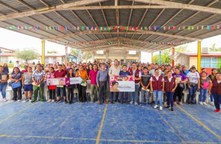 Entregó Alcalde Carlos Peña Ortiz Becas para estudiantes de la escuela primaria Escudo Nacional