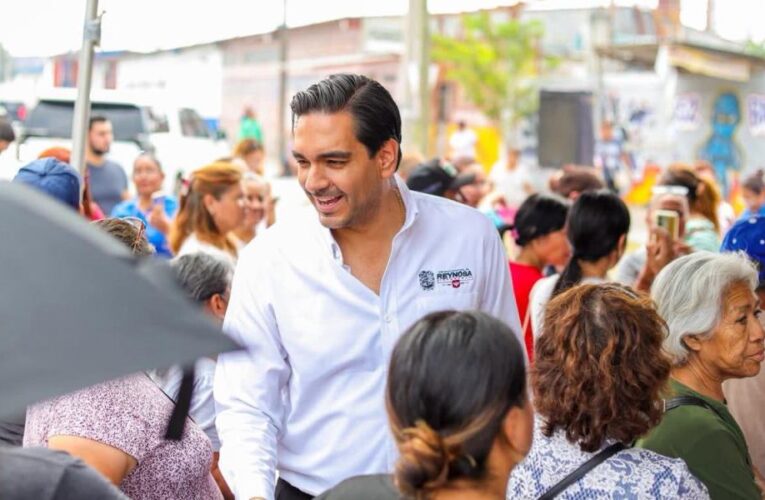 Dio Carlos Peña Ortiz banderazo a pavimentación de la calle 2 de Febrero en La Presa