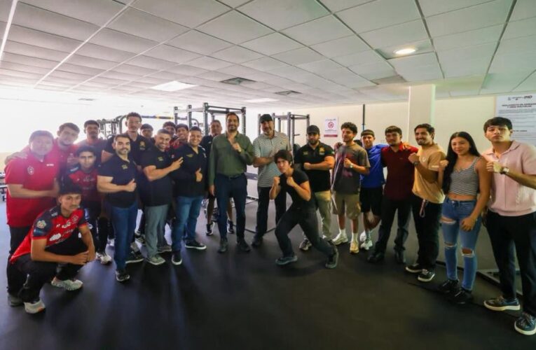 Entregó Carlos Peña Ortiz nuevos equipos para campeones del Polideportivo
