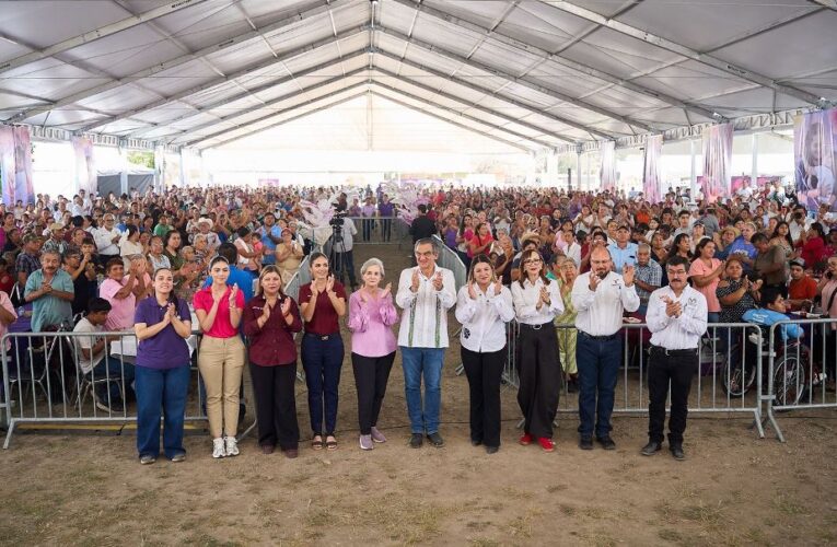 Américo y María celebran a las madres y llevan brigada de servicios a Abasolo
