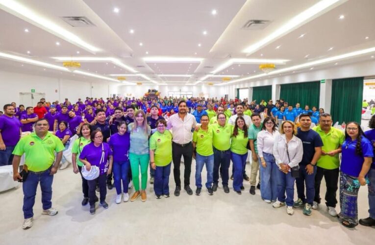 Felicitó Carlos Peña Ortiz a trabajadores en su convivio del Día del Trabajo