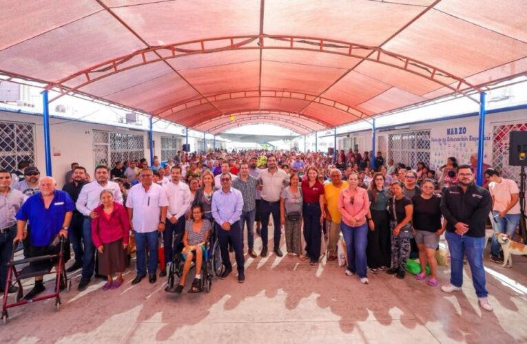 Otorgó Alcalde Carlos Peña Ortiz servicios del «DIF En Tu Colonia» en Colinas del Real