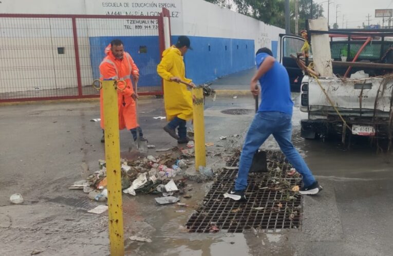 Atiende COMAPA limpieza de pluviales en distintos sectores de la ciudad