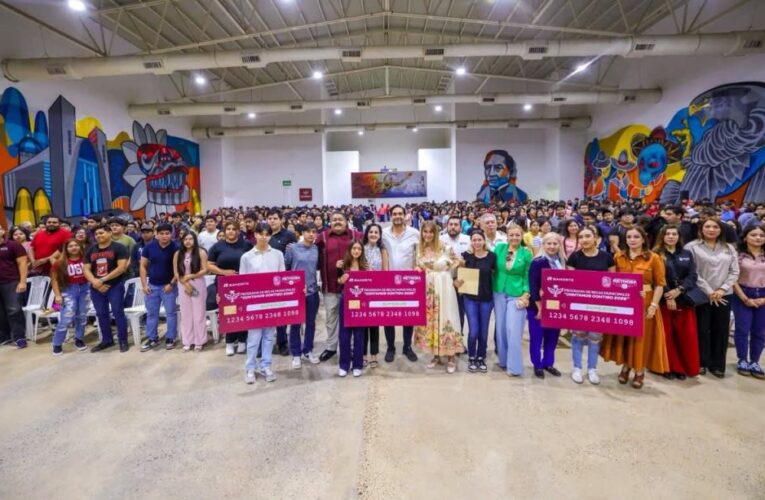 Apuesta Alcalde Carlos Peña Ortiz por educación de jóvenes universitarios con Becas Municipales