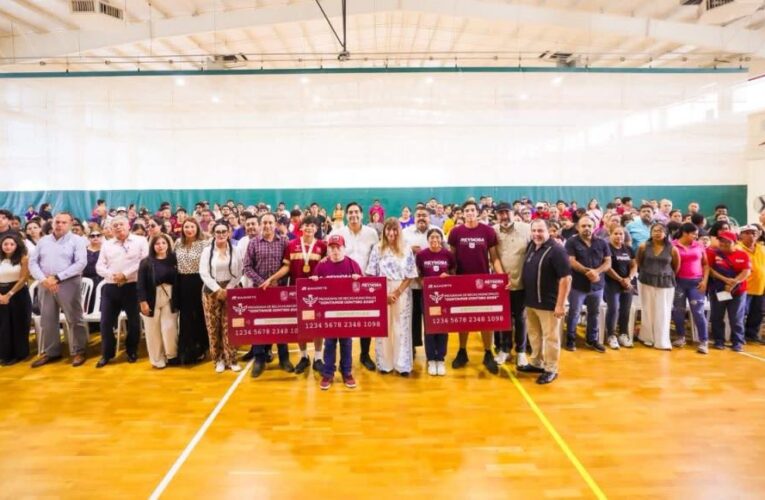 Destacó Carlos Peña Ortiz trabajo en equipo de atletas reynosenses, al entregar Tarjetas de Becas Deportivas