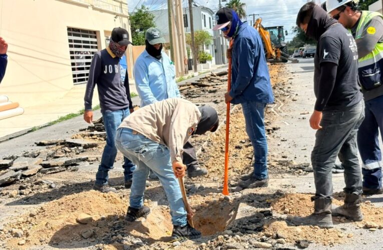 Trabaja COMAPA en reparación de caídos en la colonia Anzaldúas