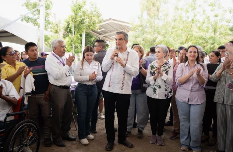 Américo y María de Villarreal llevan apoyos y servicios gratuitos a las familias de Antiguo Morelos