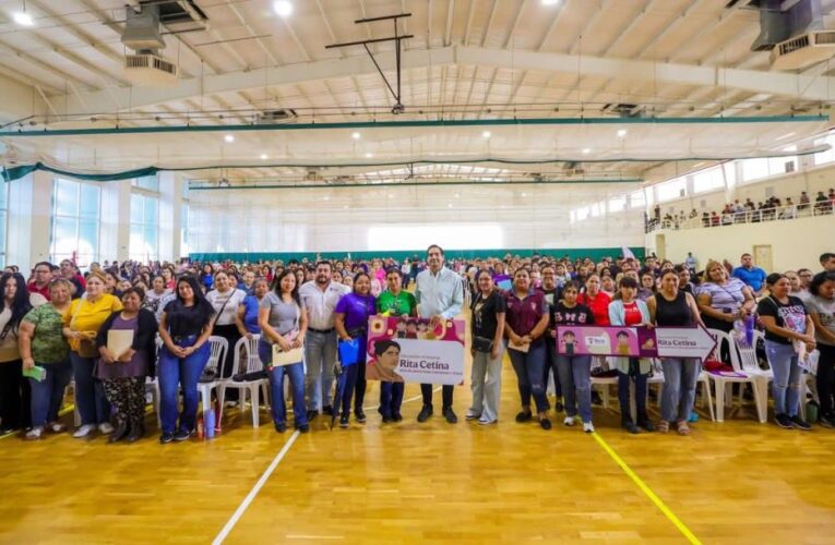 «La educación es la base de la transformación»: Carlos Peña Ortiz, al entregar Becas Rita Cetina en Reynosa