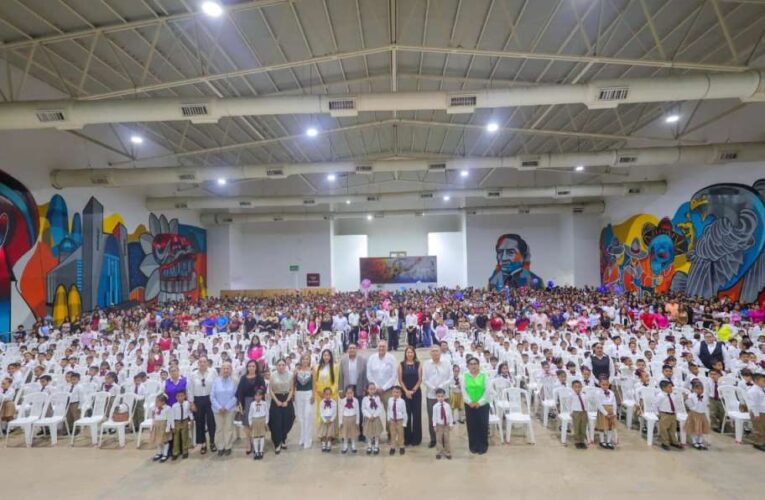 Más de 800 alumnos de los Centros CAIC dan un paso hacia el futuro con respaldo del Alcalde Carlos Peña Ortiz