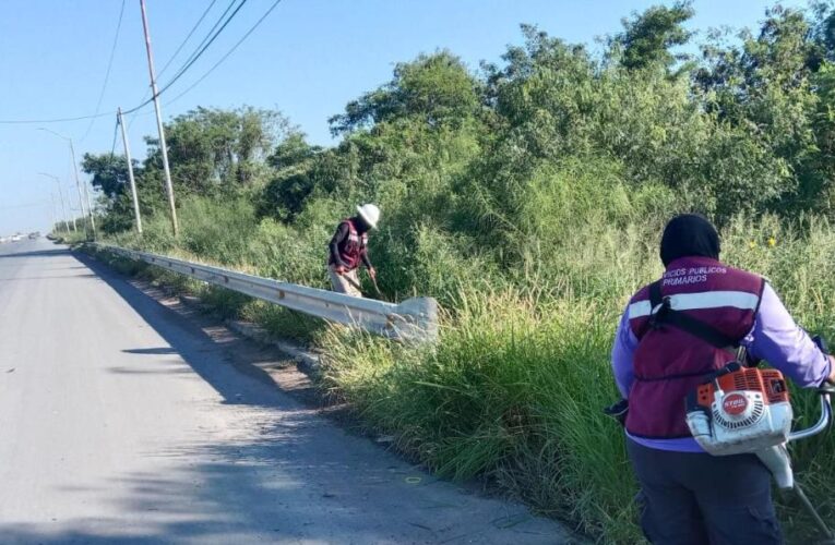 Dan mantenimiento a defensas metálicas de vialidades en Reynosa