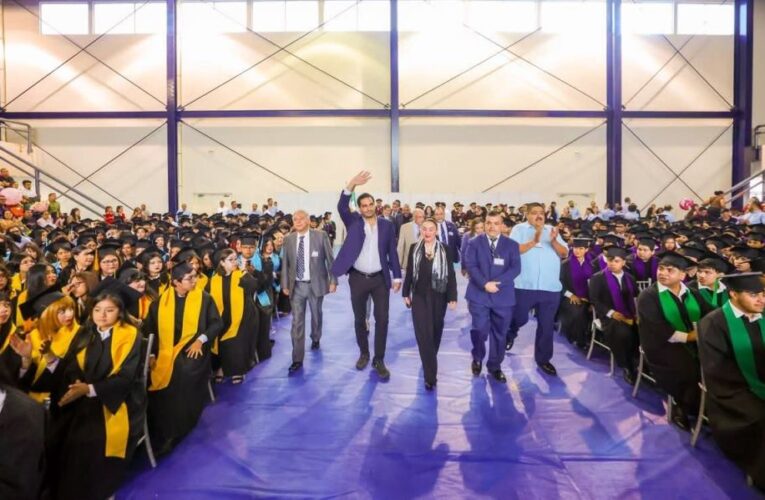 Presidió Alcalde Carlos Peña Ortiz Graduación de Generación LIII del CBTIS 7 con la Directora Brenda Lilia Godina Tovias