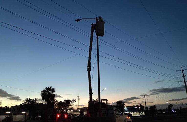 Rehabilita Gobierno de Carlos Peña Ortiz alumbrado público en jornadas nocturnas