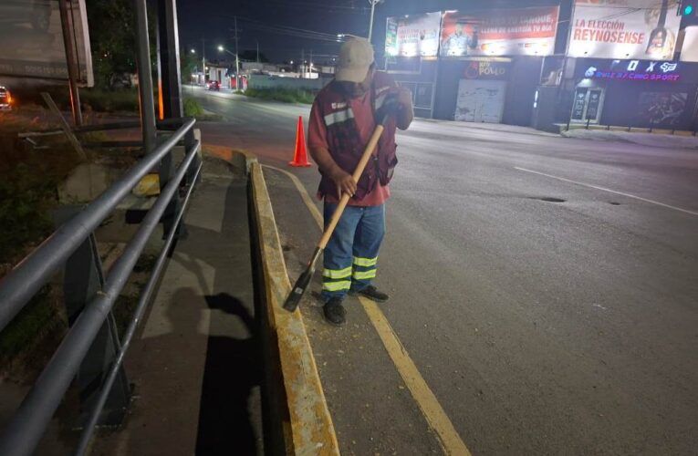 Avanza manteniendo urbano de Reynosa mediante trabajo nocturno del Municipio