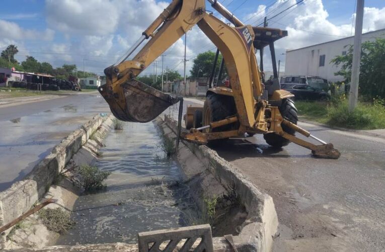 Efectuó Gobierno de Reynosa desazolve de drenes en Balcones de Alcalá y Arboledas