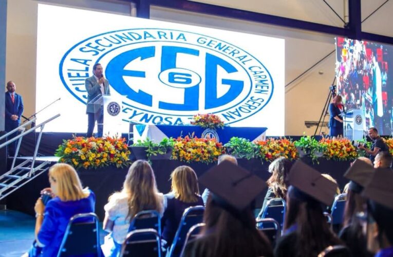 Apadrinó a la Generación 2023-2026 de la Secundaria Carmen Serdán el Alcalde Carlos Peña Ortiz