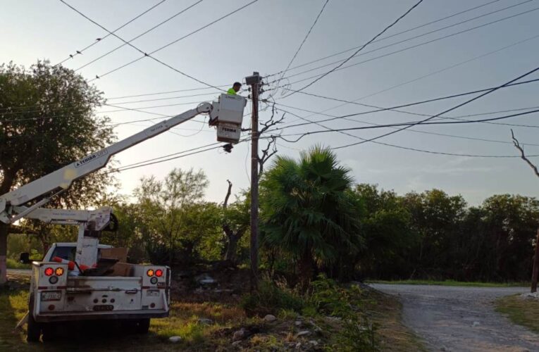Atiende Gobierno Municipal reportes de alumbrado público en la colonia Emiliano Zapata