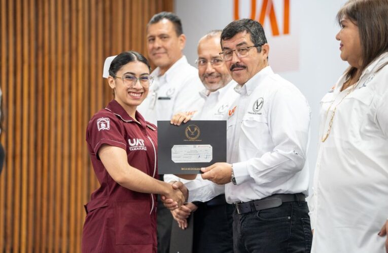 Reconoce la UAT Excelencia Académica con la Entrega de Más de 600 Becas y Estímulos Educativos.