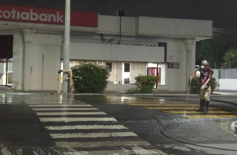 Mantiene Gobierno de Carlos Peña Ortiz seguridad vial con limpieza de cruces peatonales