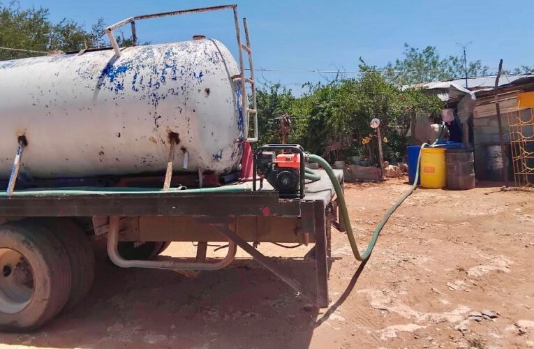 Área ejidal de Reynosa también es atendida con reparto de agua potable