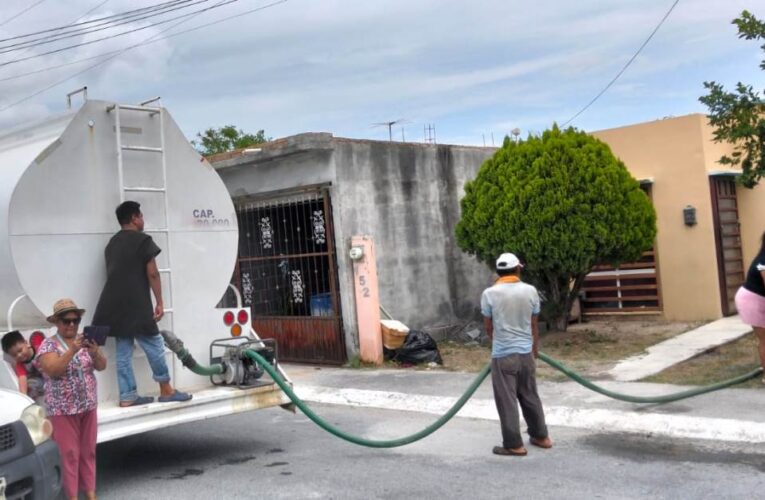 Realiza COMAPA reparto de agua potable mediante camiones cisterna