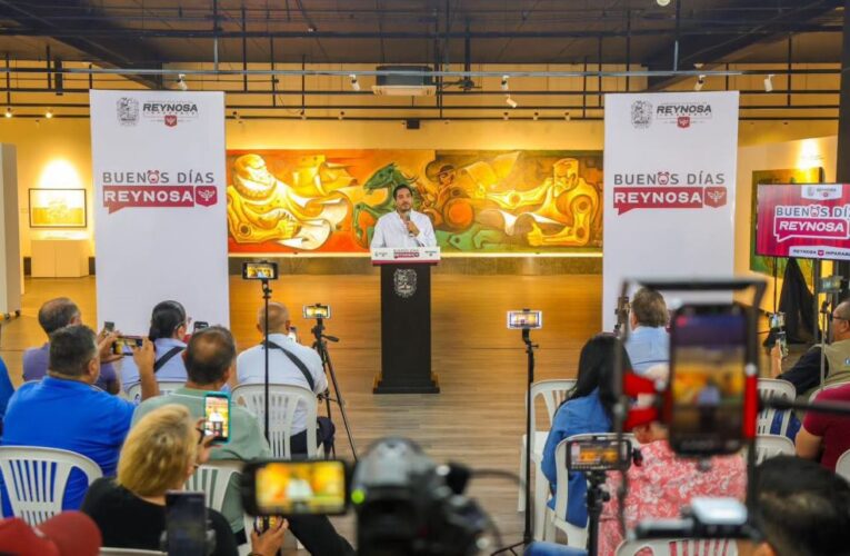Mejoran Municipio y COMAPA suministro de agua en la red pública y distribuyen mediante pipas