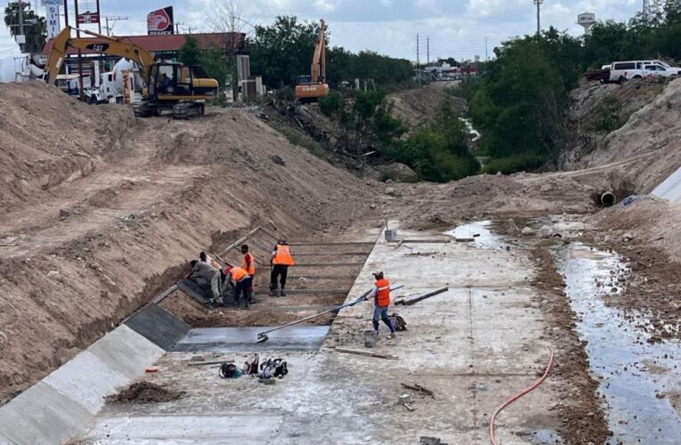 Continúa Gobierno de Carlos Peña Ortiz con la rehabilitación del puente vehicular en Hacienda Las Fuentes