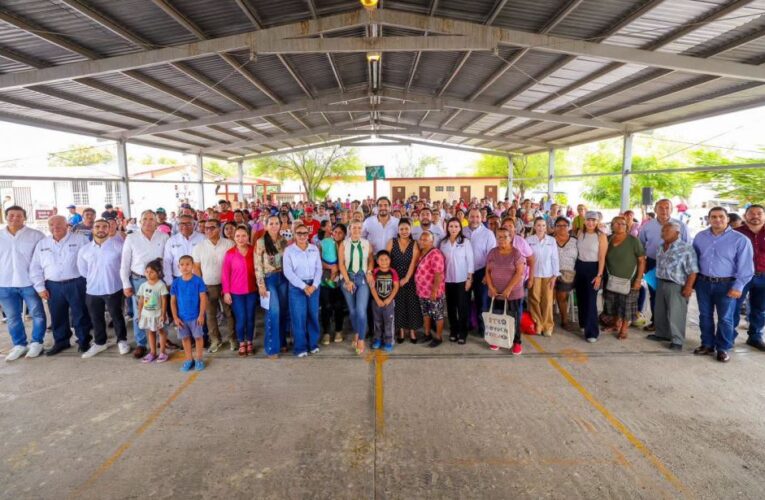Recibieron familias de el Olmo a Carlos Peña Ortiz en escuela primaria