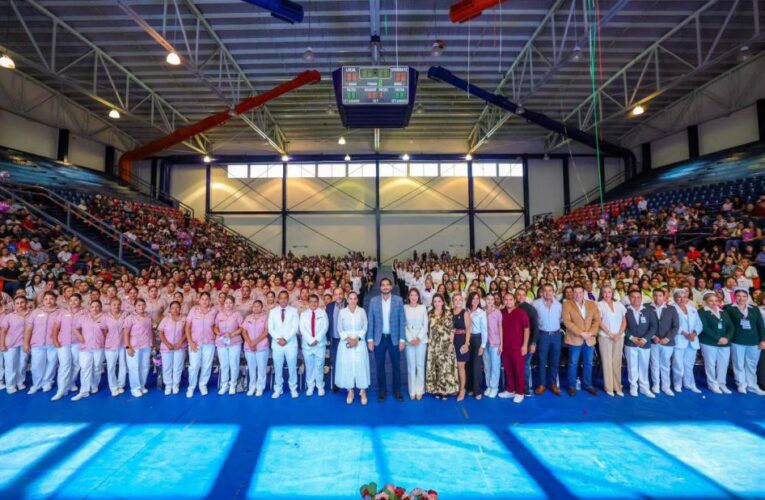 Entregó el Alcalde Carlos Peña Ortiz Diplomas a mujeres y hombres graduados del CEDIF