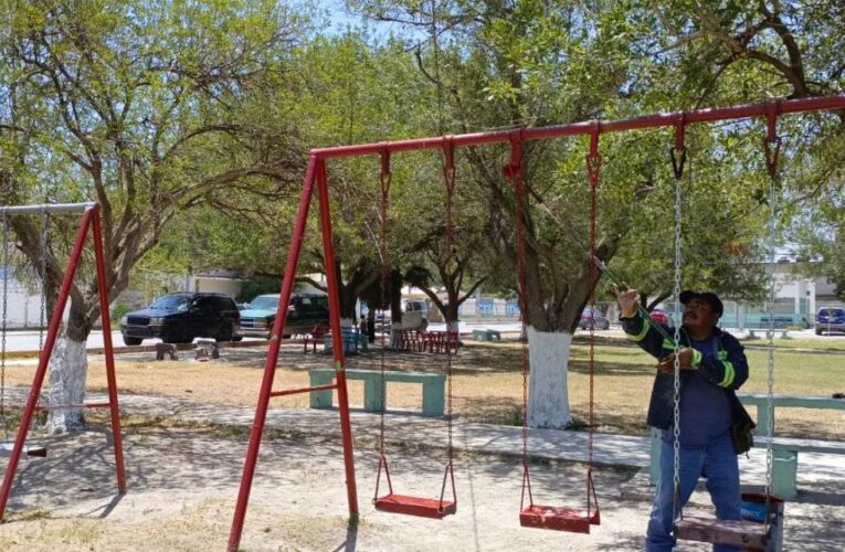 Rehabilita Gobierno de Reynosa juegos infantiles en la colonia Almaguer