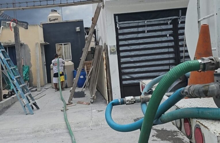 Distribuyen COMAPA y Municipio agua potable por déficit en el canal Rodhe