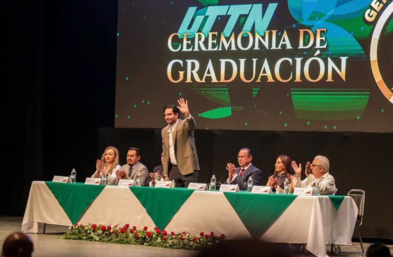Felicitó Carlos Peña Ortiz a más de 390 egresados de la Universidad Tecnológica de Tamaulipas Norte
