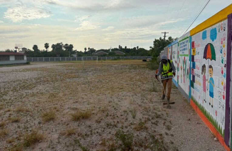 Realizó Municipio limpieza y chapoleo en Escuela Primaria de La Escondida