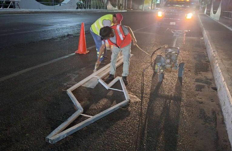 Rehabilitó Servicios Públicos de Reynosa señalización horizontal en lateral del canal Anzaldúas