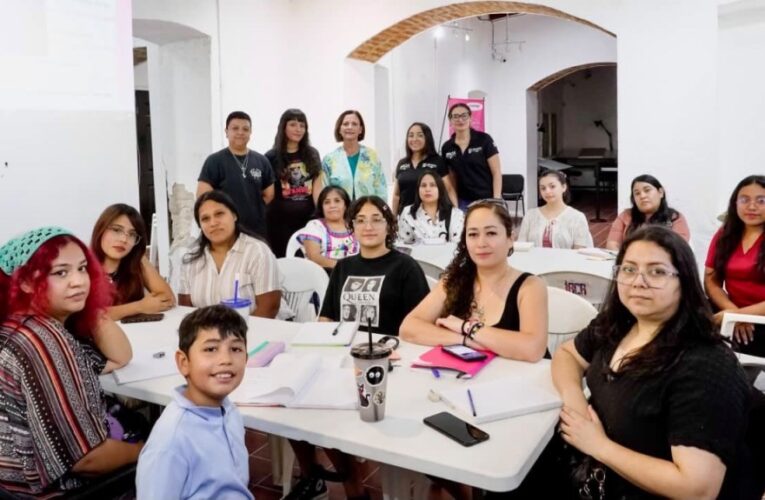 Respalda Gobierno de Carlos Peña Ortiz formación cultural de las mujeres con taller de narrativa
