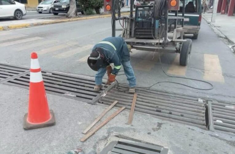 Reparó Servicios Públicos rejilla pluvial en bulevar Hidalgo