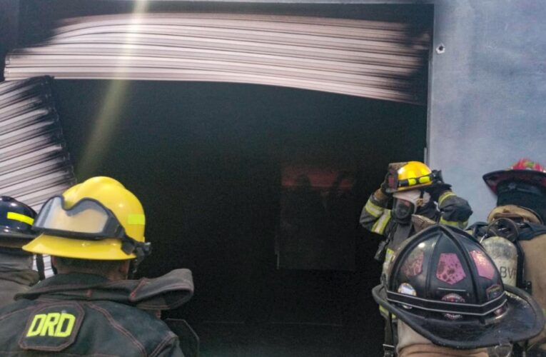 Protección Civil y Bomberos atendió el reporte de incendio en el cuarto de una subestación eléctrica